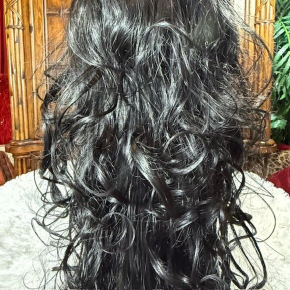 Vanessa Express Top 26" Tops Caliente Lace Front Color 1B Wavy Synthetic Wig - Picture 15 of 16